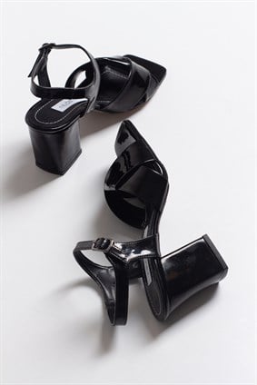 SOLE Black Patent Sandals